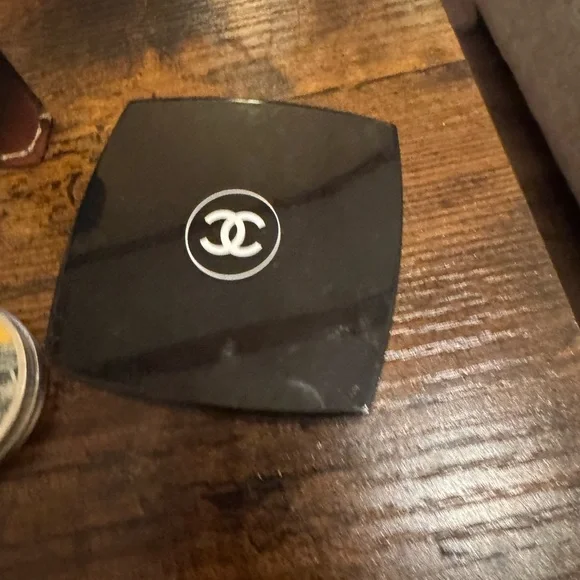 Grab Bag #6. CHANEL Lumière de l'Océan Illuminating Powder, ect - Picture 4 of 11
